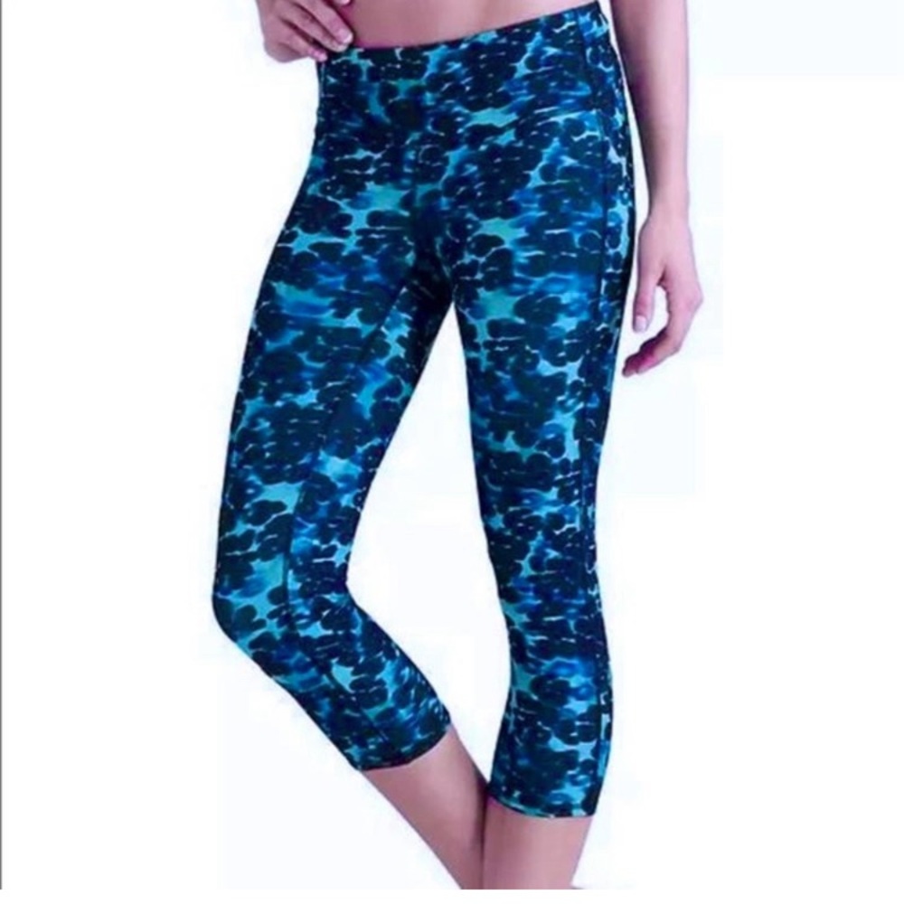 Athleta Blue Cheetah Chaturanga Crop Capri Leggings